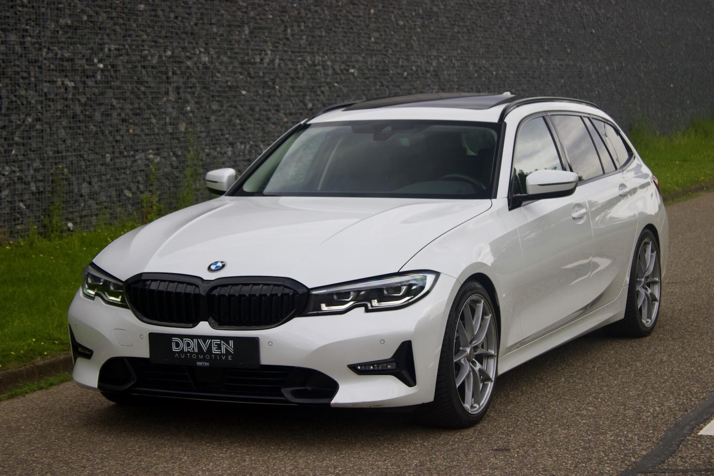 BMW 3-serie Touring - 330i High Executive 330i High Executive - AutoWereld.nl