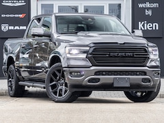 Dodge Ram 1500 - 5.7 V8 4x4 Crew Cab Night Edition | Pano-Dak | Groot Navi | Elektrisch Sidebars
