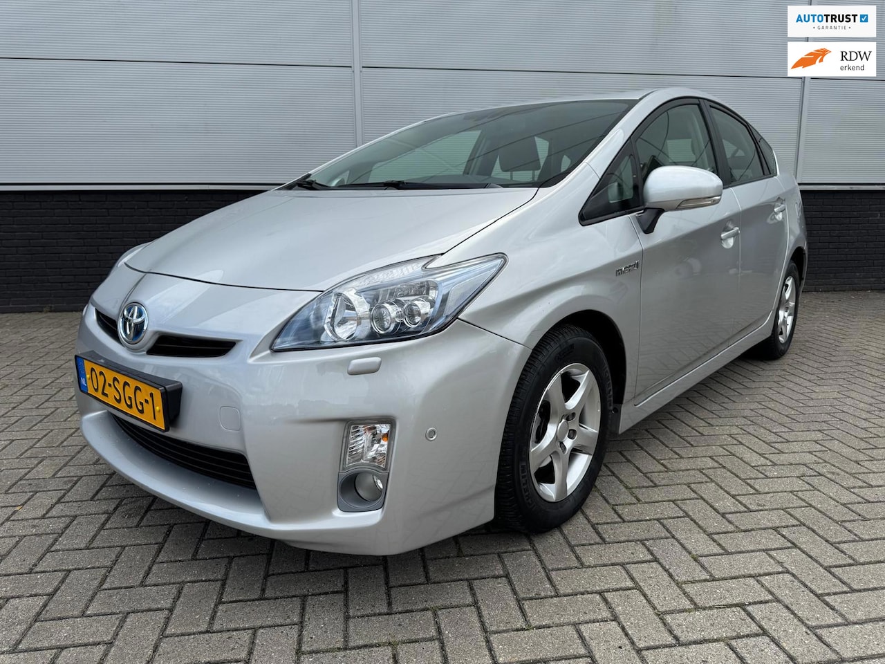 Toyota Prius - 1.8 Hybrid Dynamic Business Clima - camera - navi - sensoren - HUD - 1e eigenaar - AutoWereld.nl
