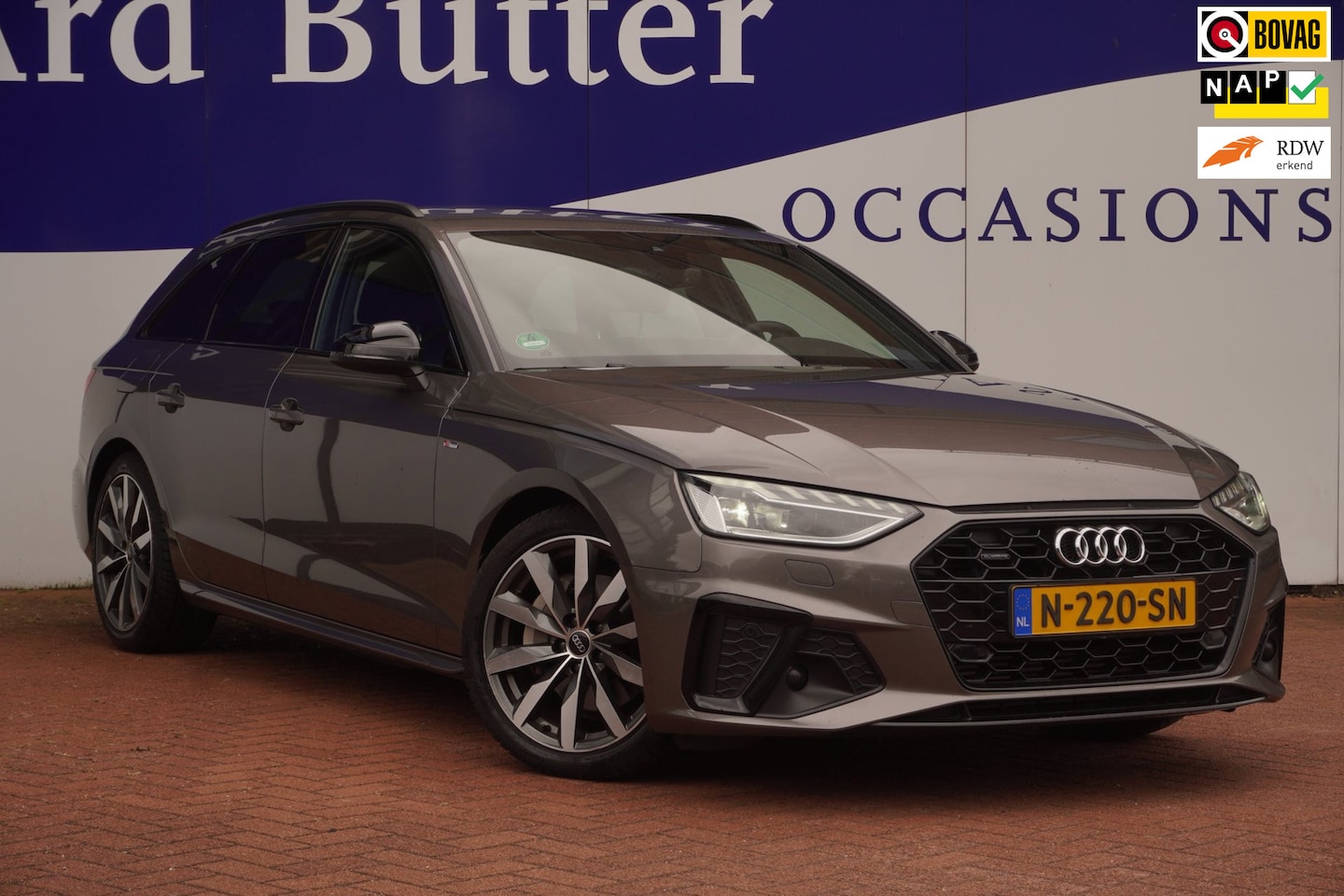 Audi A4 Avant - 40 TFSI Quattro S edition / MatrixLED / Camera / AudiSound / Terragrijs / DEC-2021 / = DEA - AutoWereld.nl