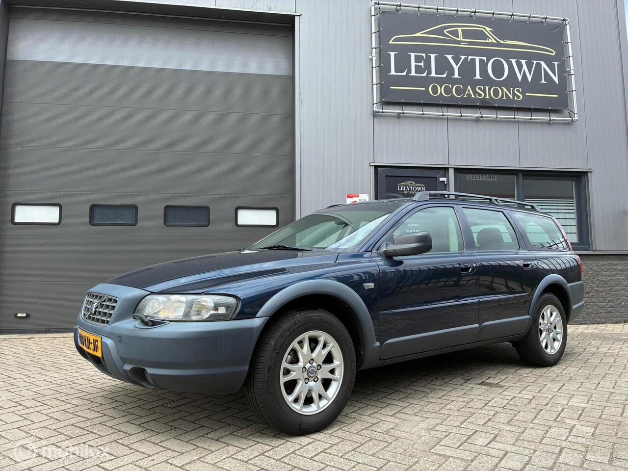 Volvo XC70 - 2.4 D5 | Cruise | Navi | Carplay | Zeer netjes ! - AutoWereld.nl