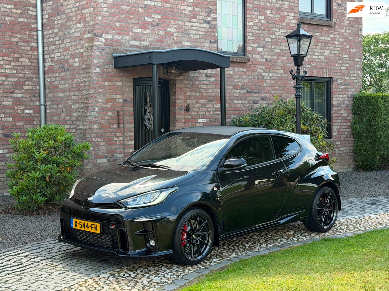 Toyota Yaris - 1.6 GR Four Performance Akrapovic Carbon 18 inch! - AutoWereld.nl