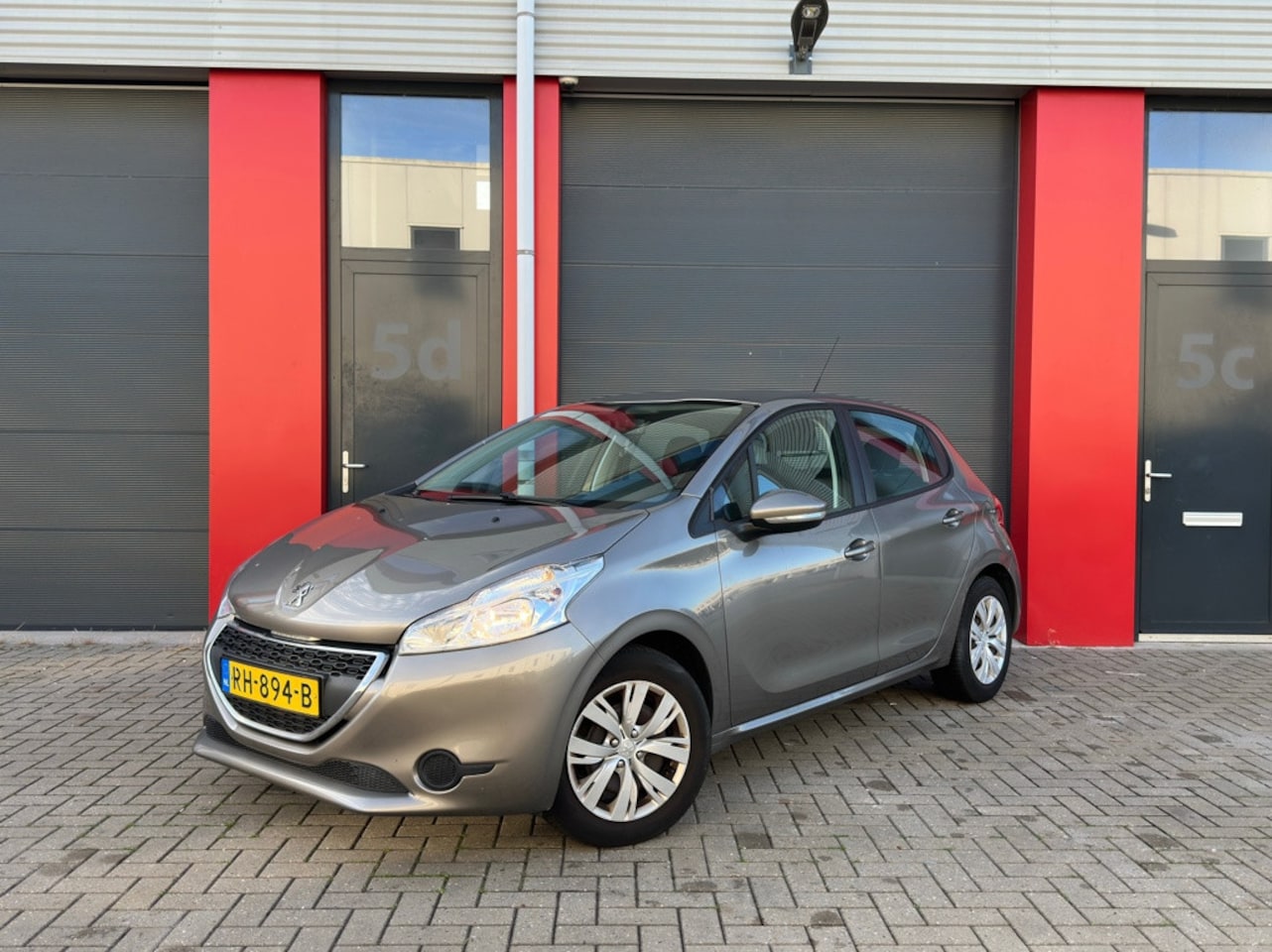 Peugeot 208 - 1.2 VTi Access NW apk, Navi , Airco , Cruise C.