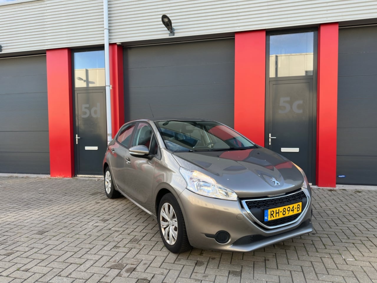 Peugeot 208 - 1.2 VTi Access NW apk, Navi , Airco , Cruise C.