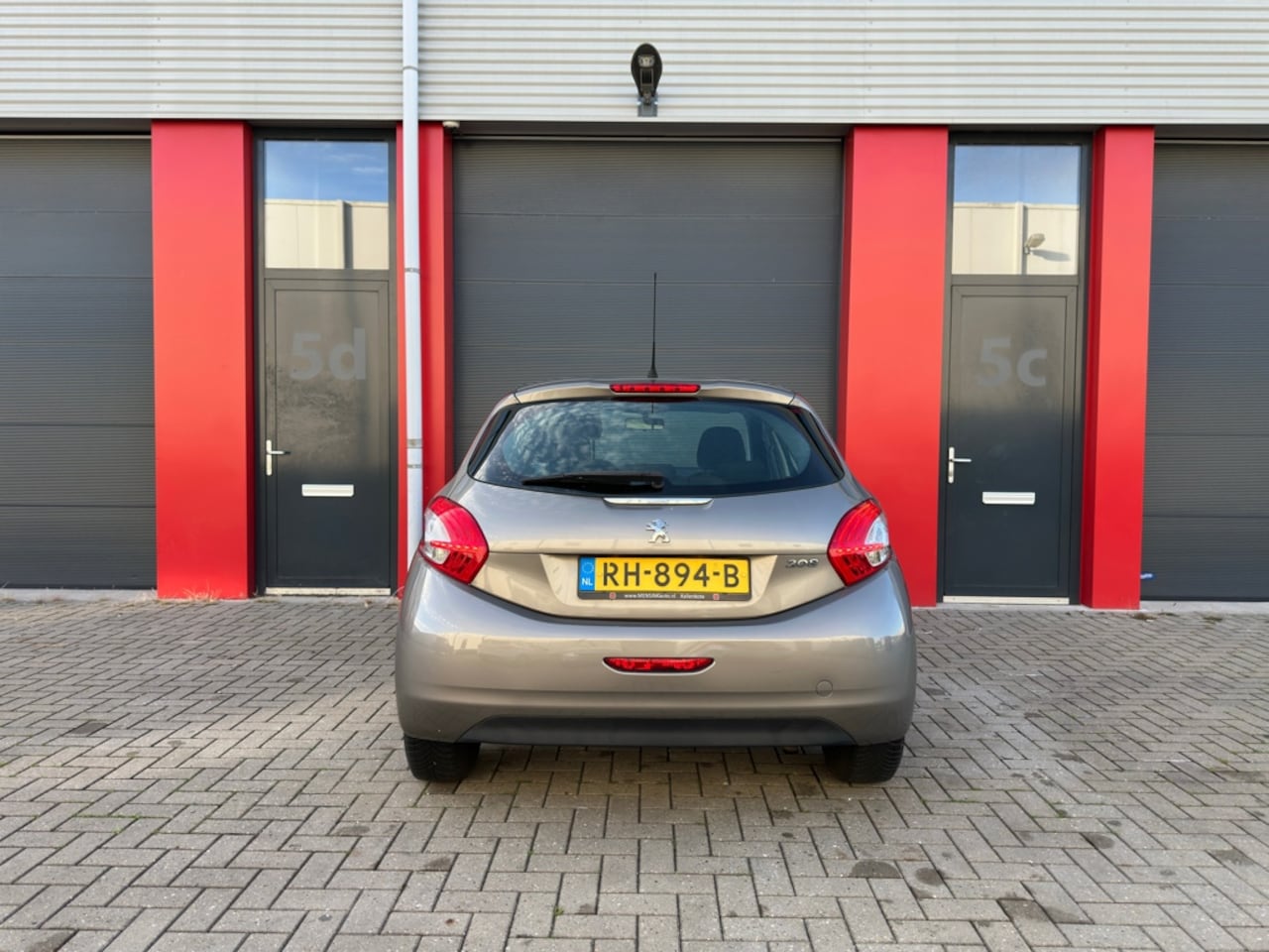 Peugeot 208 - 1.2 VTi Access NW apk, Navi , Airco , Cruise C.