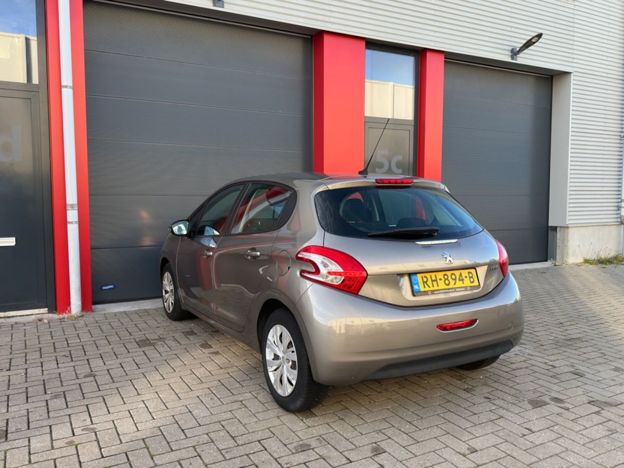 Peugeot 208 - 1.2 VTi Access NW apk, Navi , Airco , Cruise C.