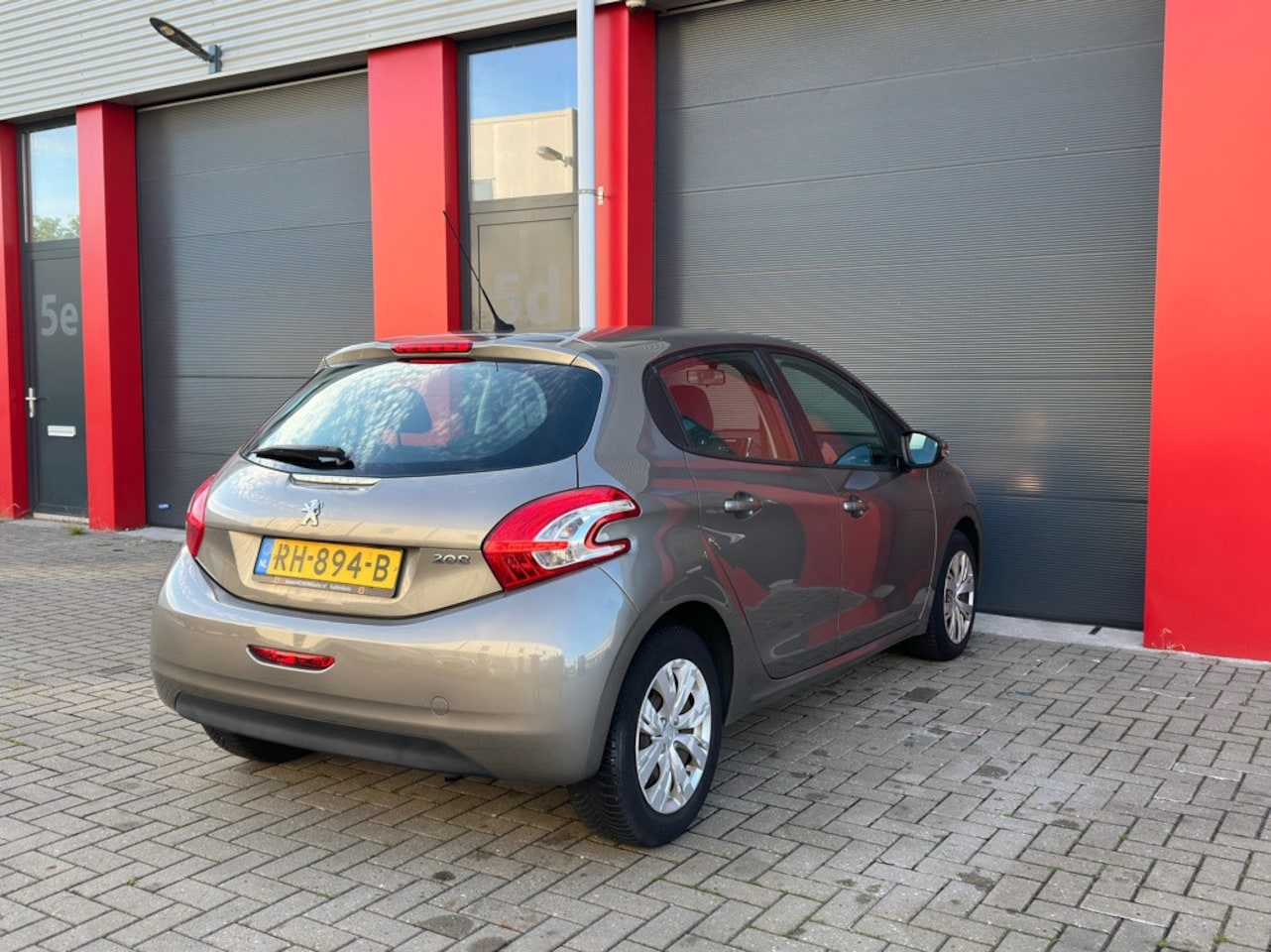 Peugeot 208 - 1.2 VTi Access NW apk, Navi , Airco , Cruise C.