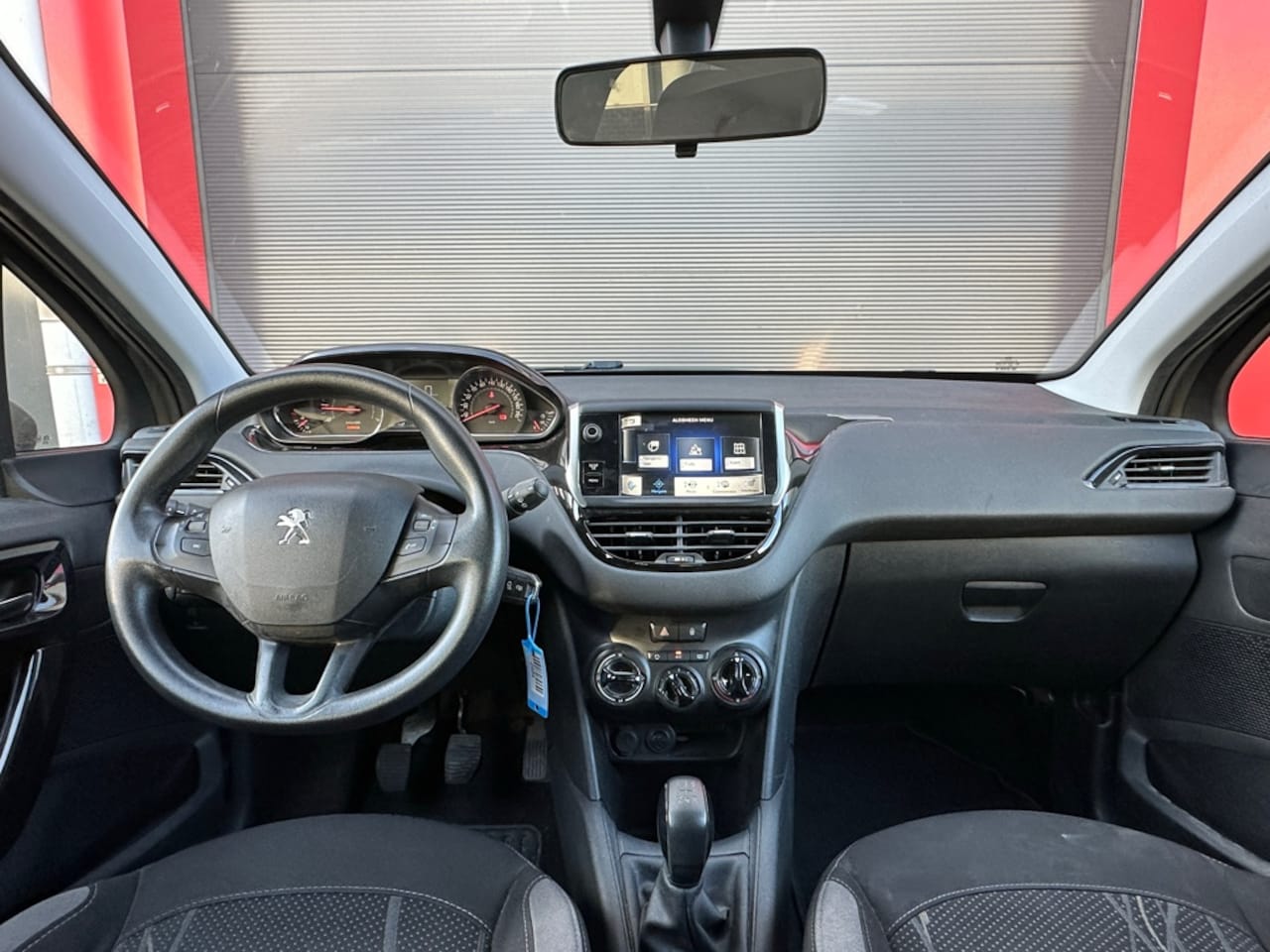 Peugeot 208 - 1.2 VTi Access NW apk, Navi , Airco , Cruise C.
