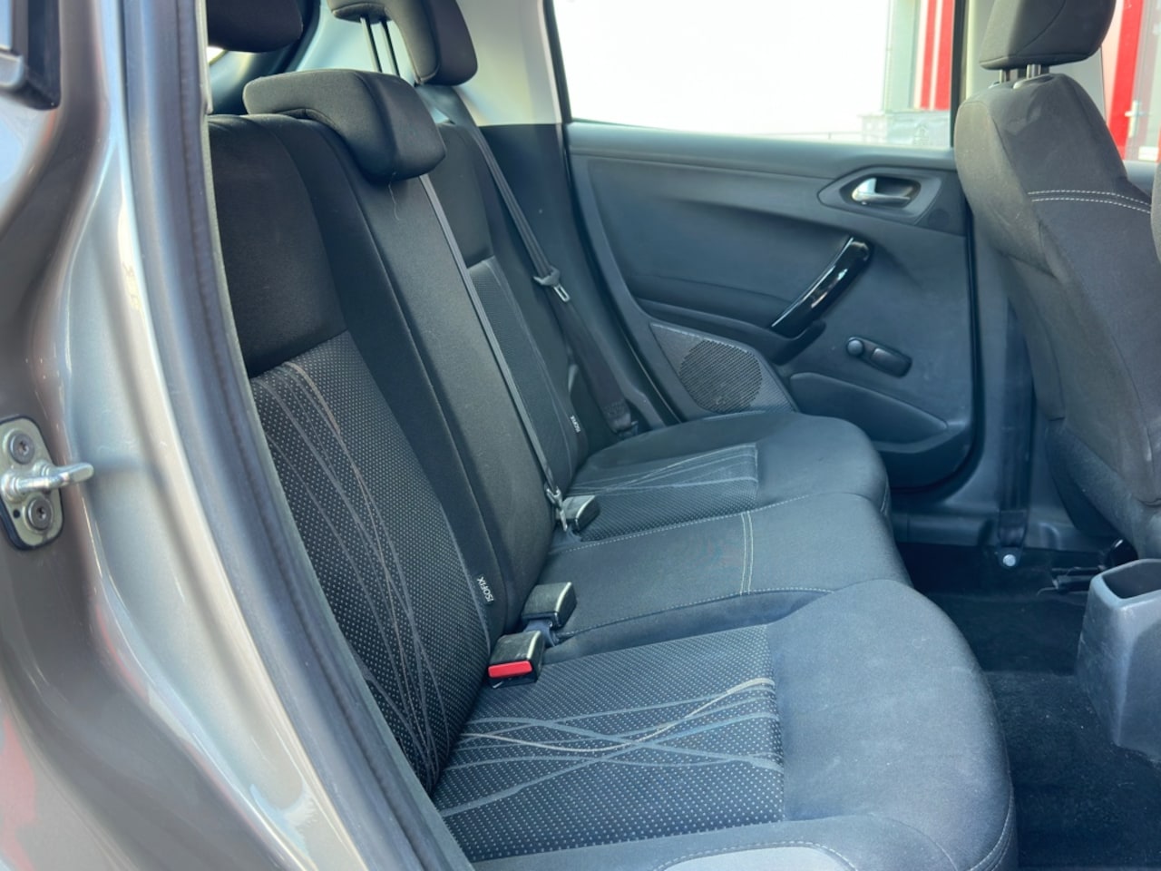Peugeot 208 - 1.2 VTi Access NW apk, Navi , Airco , Cruise C.