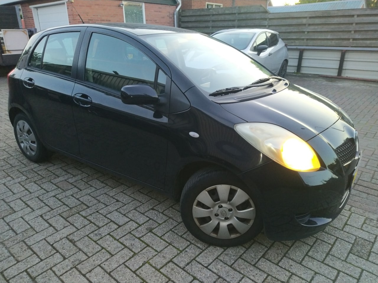 Toyota Yaris - 1.3 VVT-i Sol 1.3 VVTi Sol - AutoWereld.nl