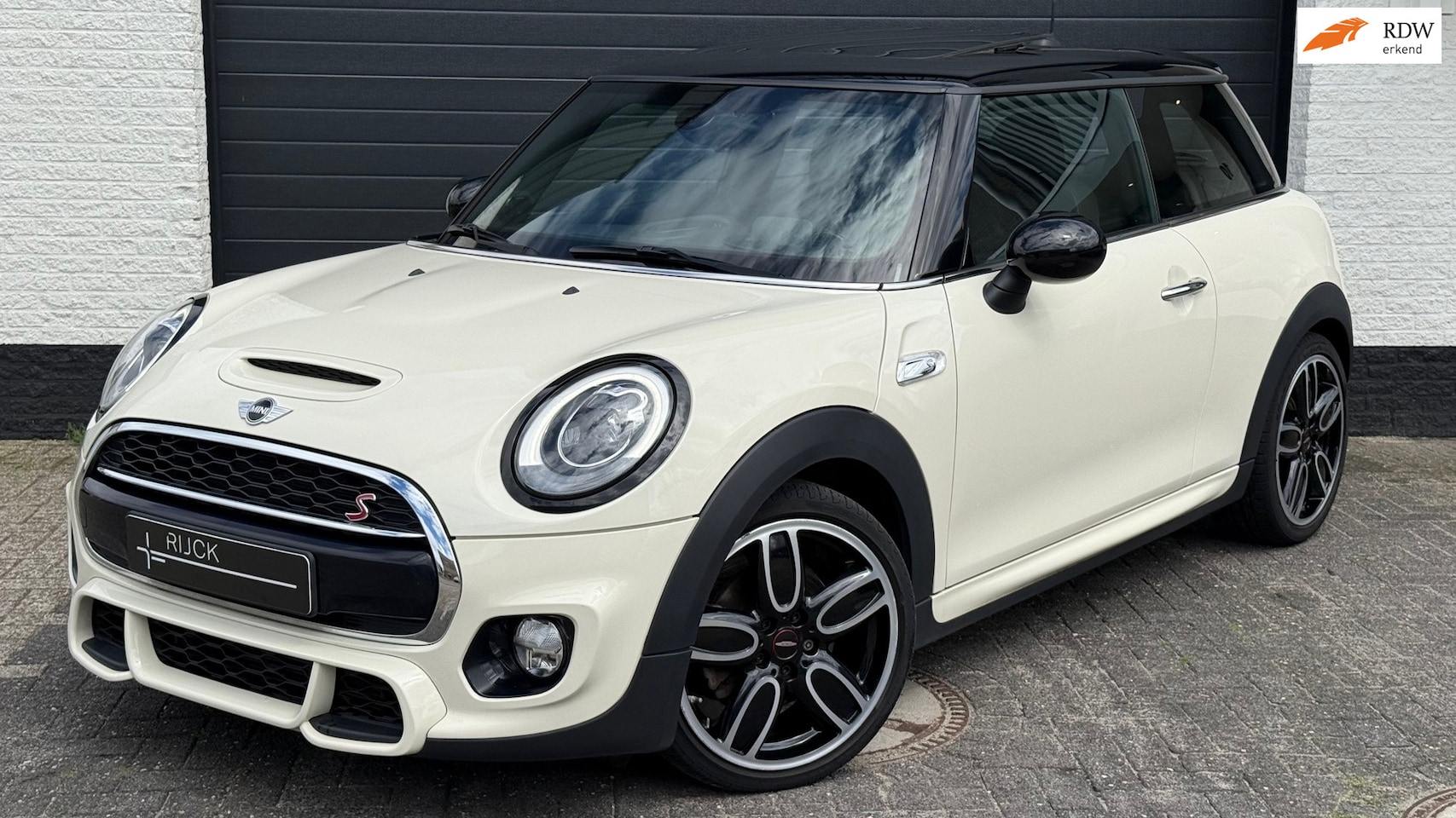 MINI 3-Deurs - 2.0 Cooper S Chili JCW | Pano | H&K | HUD | NAP - AutoWereld.nl