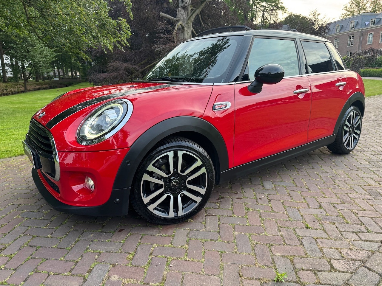 MINI 5-Deurs - 1.5 Cooper Chili Mini Cooper Chili F55 1.5 136pk Full Option 5 Deurs Carplay Pano Keyless LED '18 - AutoWereld.nl