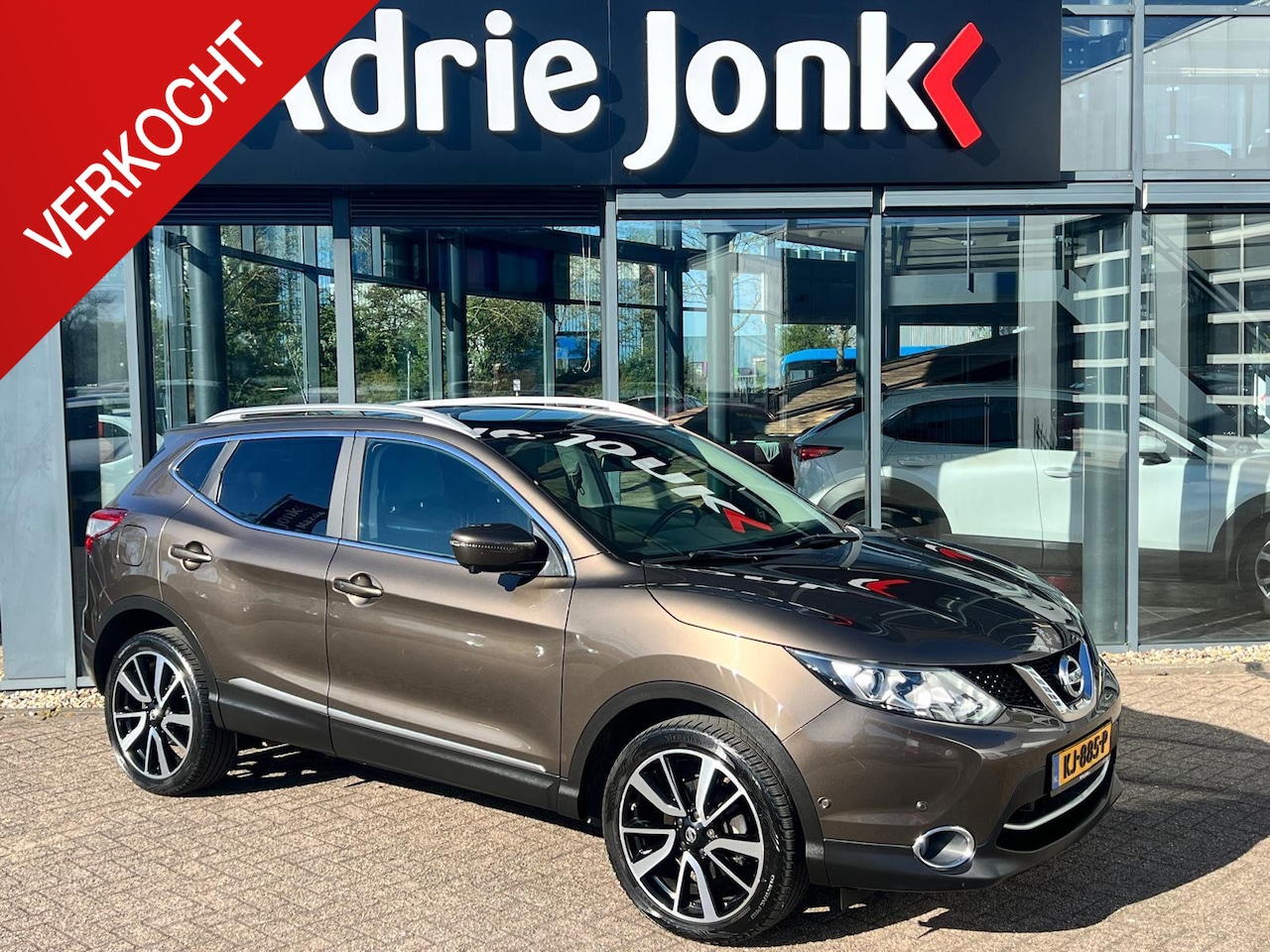 Nissan Qashqai - 1.2 Tekna | AUTOMAAT | TREKHAAK | PANORAMA DAK | LEDER | 19" LM VELGEN | NAVIGATIE | 360gr - AutoWereld.nl