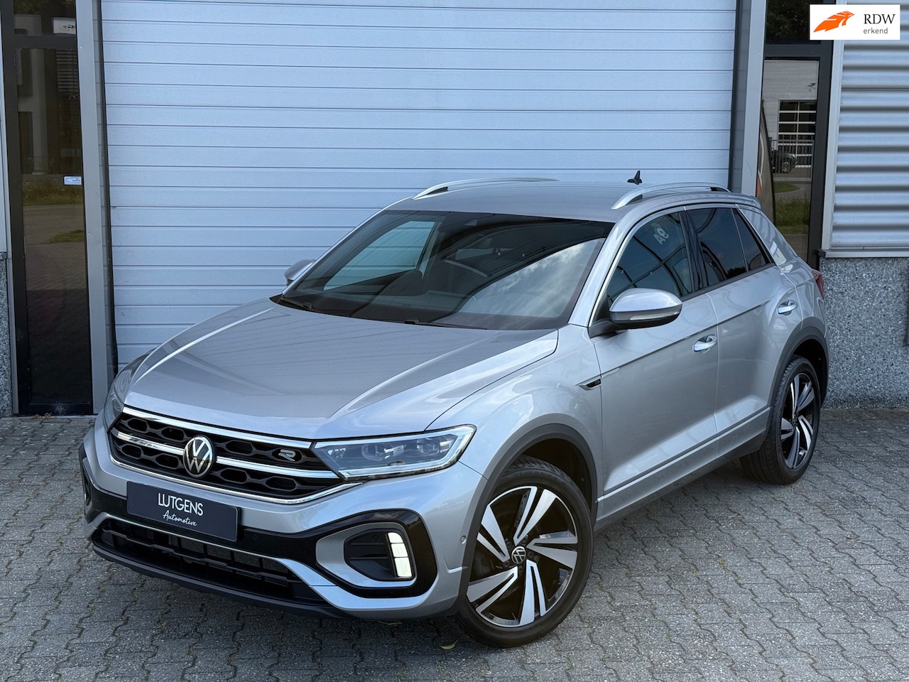 Volkswagen T-Roc - 1.5 TSI R-Line ACC Keyless Lane Assets - AutoWereld.nl