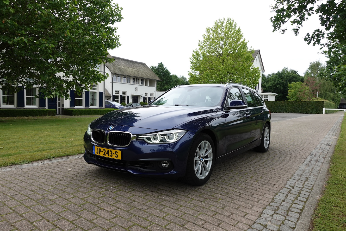 BMW 3-serie Touring - 330i Centennial Executive | Trekhaak | LED | Navi | PDC | - AutoWereld.nl