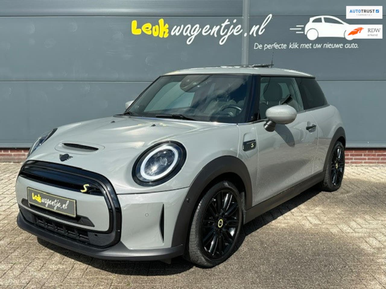 MINI Electric - 33 kWh *panoramadak *harman/kardon *topstaat - AutoWereld.nl