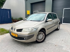 Renault Mégane - 2.0-16V Privilège Automaat