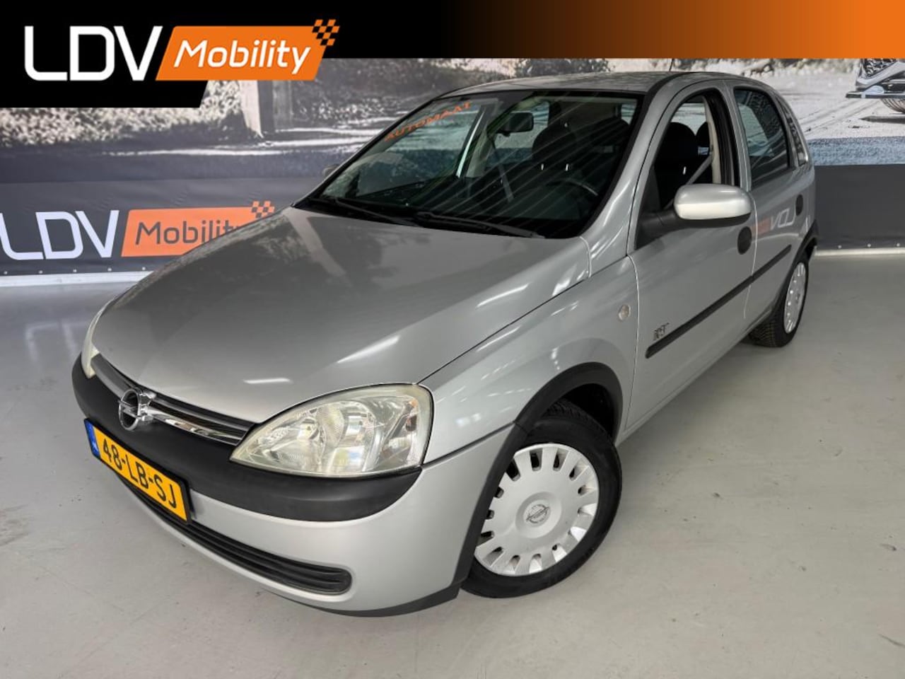 Opel Corsa - 1.2-16V NJOY AUTOMAAT / Unieke km-stand: 72436 / Nieuwe APK / Nieuwe All-season banden. - AutoWereld.nl