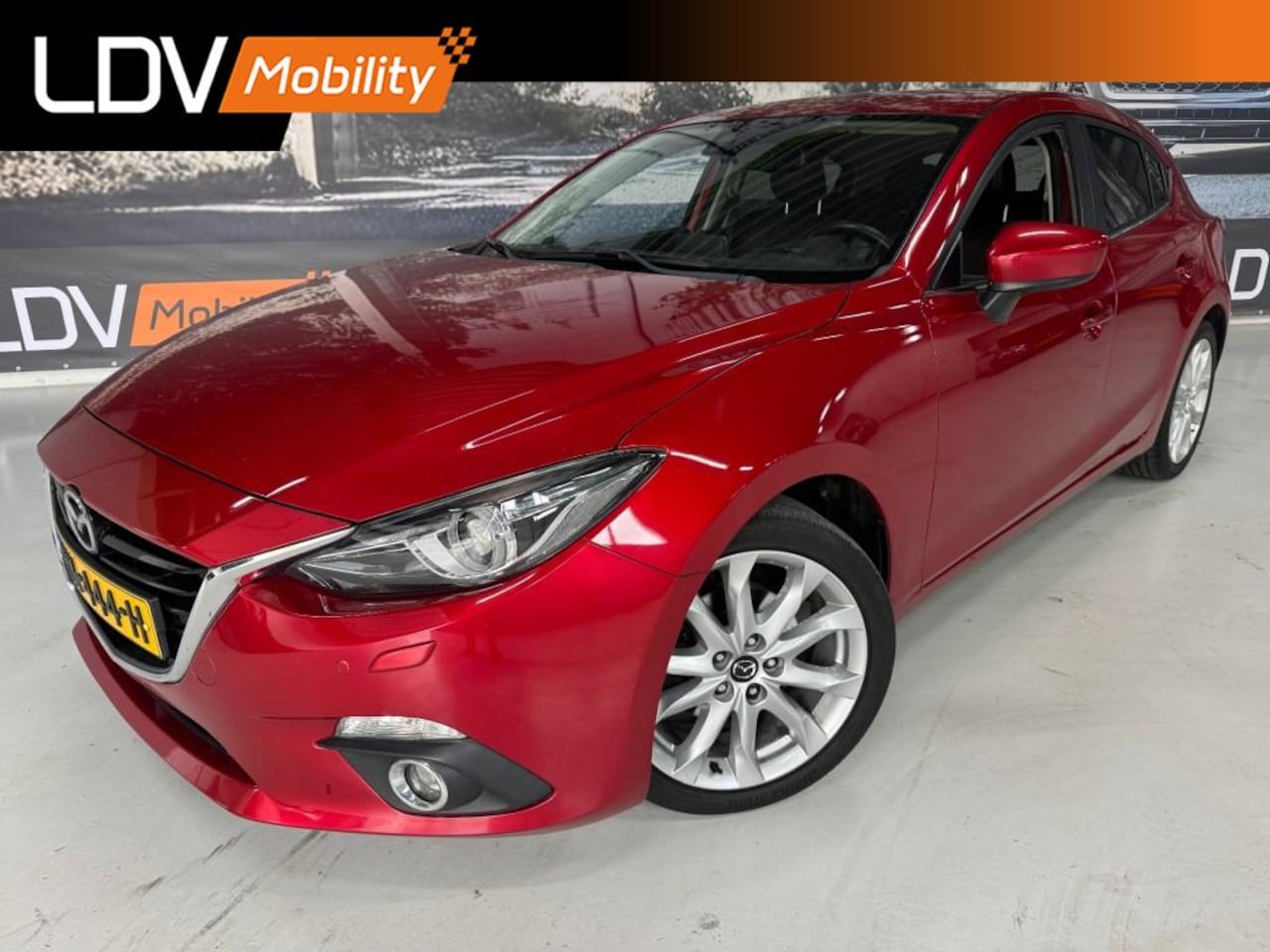 Mazda 3 - 2.0 GT-M / Dealer onderhouden / Apple Carplay / Trekhaak / Leder / Head-up display - AutoWereld.nl