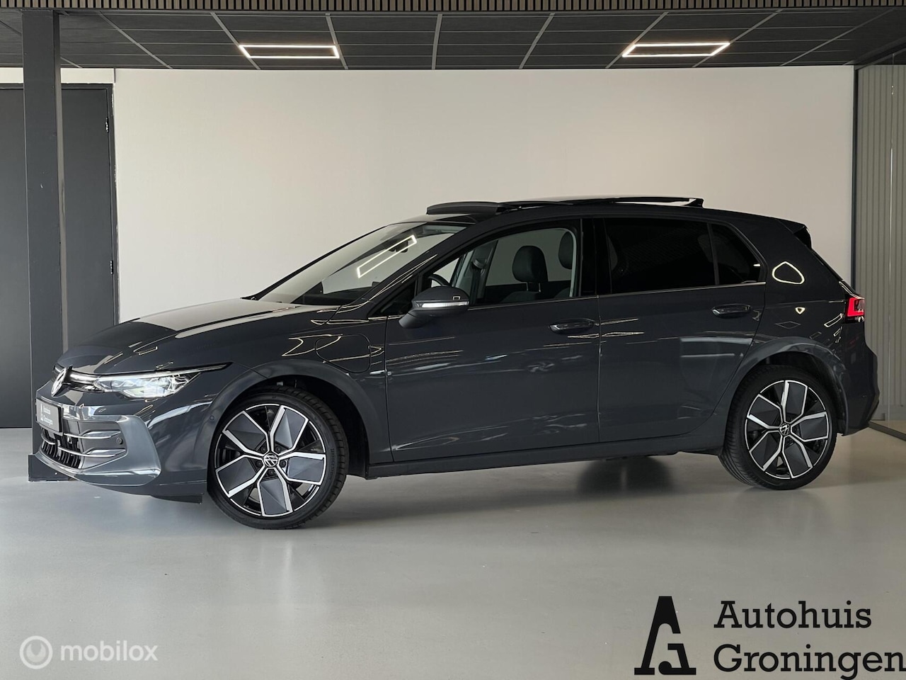 Volkswagen Golf - Style eHybrid | Pano | Head-Up | Massage | Trekhaak | Fabrieksgarantie 2030 - AutoWereld.nl