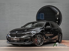 BMW 1-serie - M135i xDrive M-sport stoelen, panoramadak, 19 inch, harman kardon