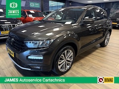Volkswagen T-Roc - 1.5 TSI Style |Navi|Carplay|Trekhaak|stoel en stuurverwarming|PrivacyGlass|