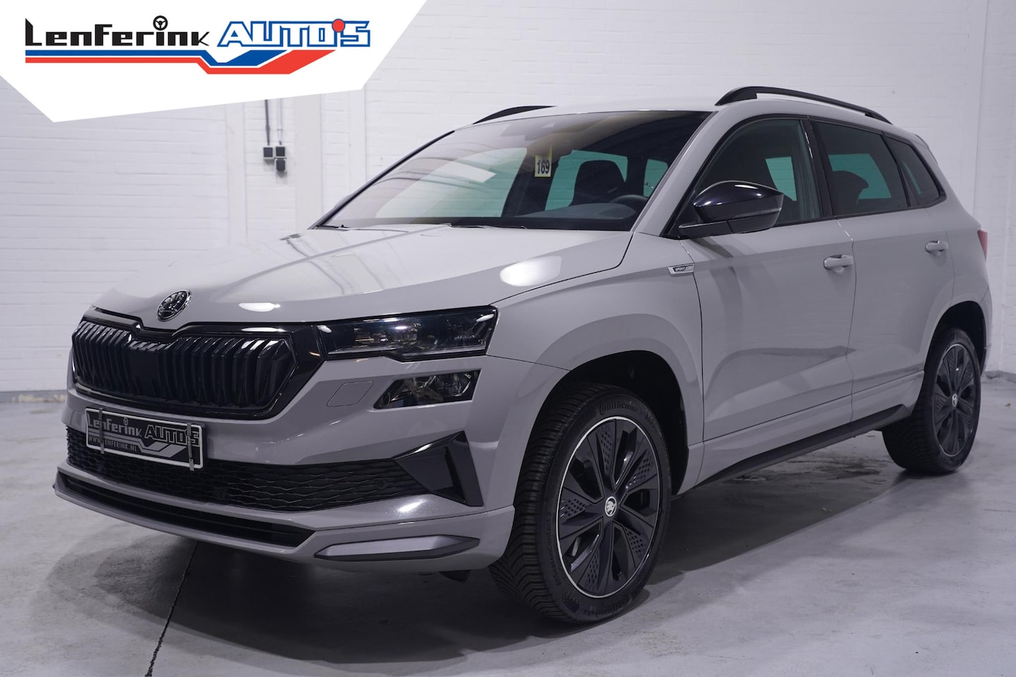 Skoda Karoq - 1.5 TSI ACT Sportline Business NAP Camera Wegklapbare trekhaak Appple Carplay Stuur- en st - AutoWereld.nl