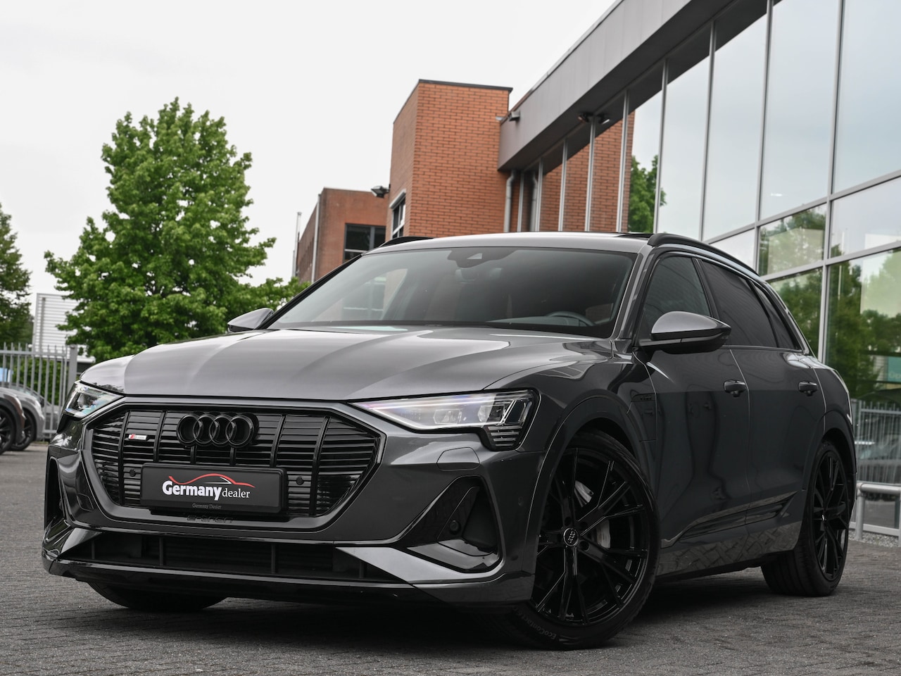 Audi e-tron - 55 Quattro S edition 408pk 95 kWh RS-Zetels Pano 22-Inch B&O Lucht M-Led Keyless Tr.Haak V - AutoWereld.nl