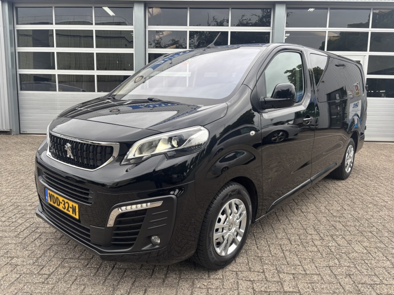 Peugeot Expert - 2.0 150pk Dubbel Cabine/Leder/Carplay/Trekhaak/Camera - AutoWereld.nl