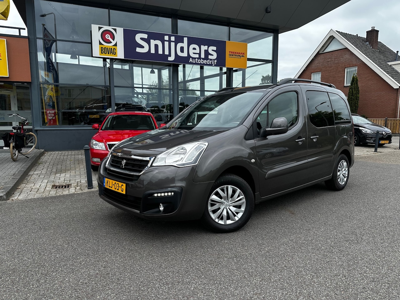 Peugeot Partner Tepee - 1.2 PureTech Active TREKHAAK/AIRCO/ALLSEASONS - AutoWereld.nl