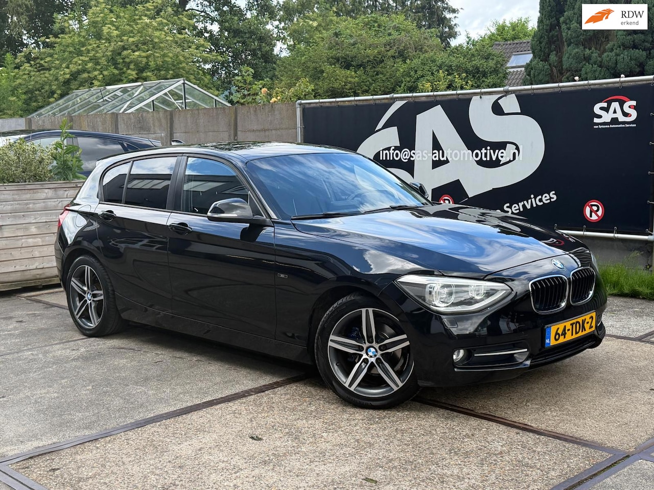 BMW 1-serie - 116i Business+ 5-deurs" en "CarPlay - AutoWereld.nl