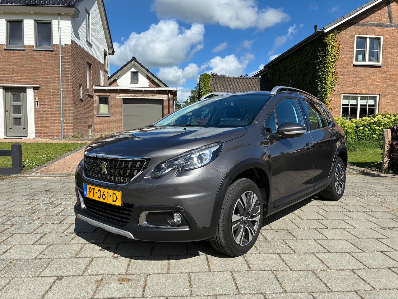 Peugeot 2008 - 1.2 PureTech Allure Volautomaat NL auto nieuwe d.riem, nwe APK en met beurt - AutoWereld.nl