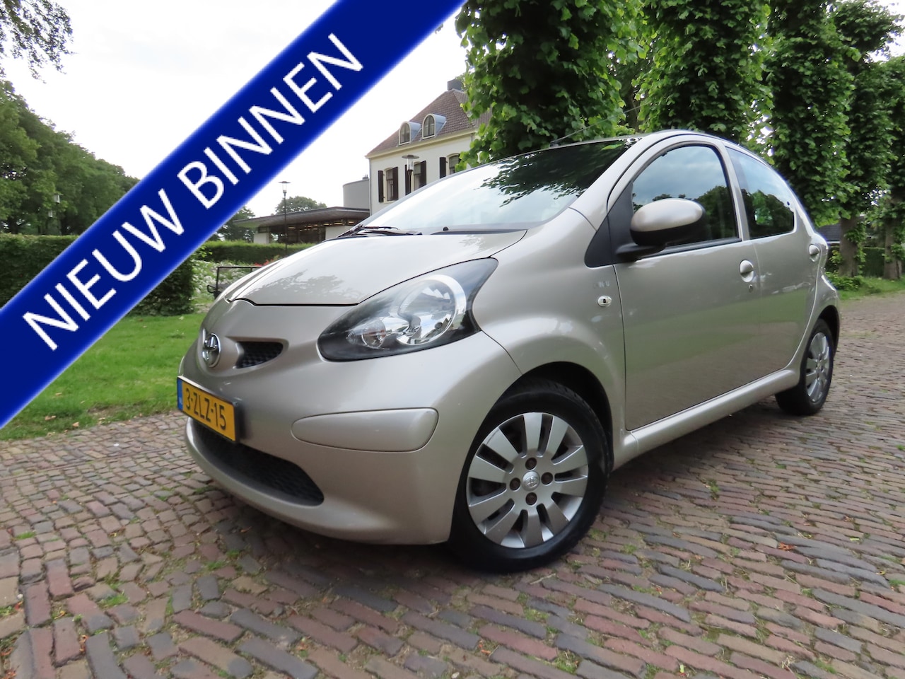 Toyota Aygo - 1.0-12V Sport Airco Leer/Alcantara 5 Drs Lm Velgen ***Zuinige Auto*** - AutoWereld.nl