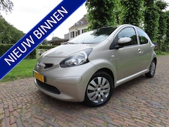 Toyota Aygo - 1.0-12V Sport Airco Leer/Alcantara 5 Drs Lm Velgen *Zuinige Auto