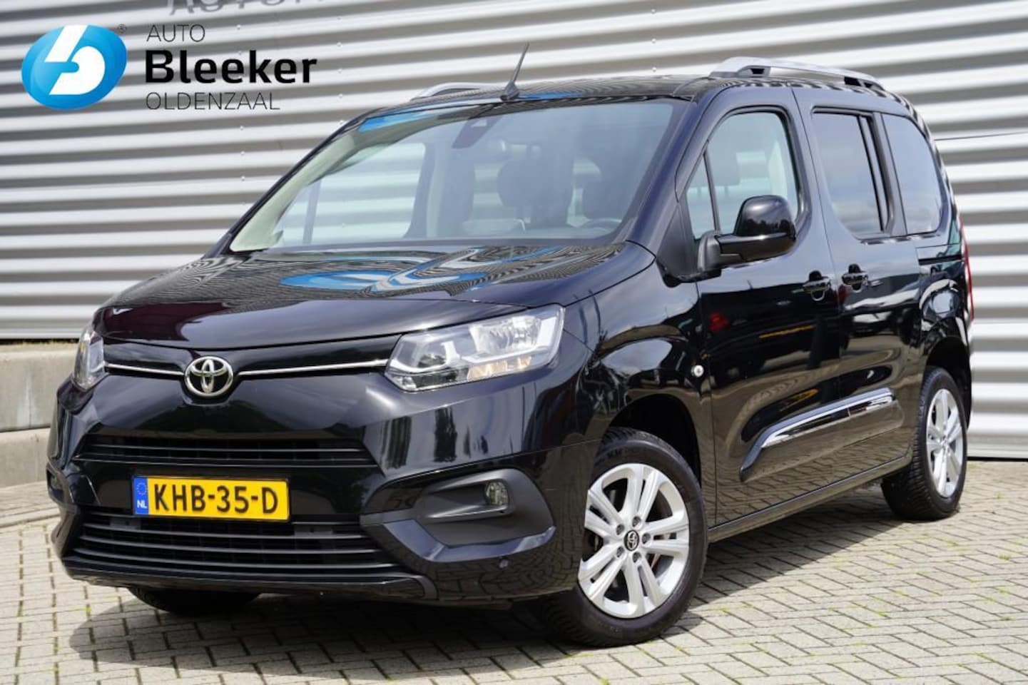 Toyota ProAce City Verso - 1.2T 110Pk Dynamic Fam. 5-pers Ecc Trekh 2x schuifdeur - AutoWereld.nl