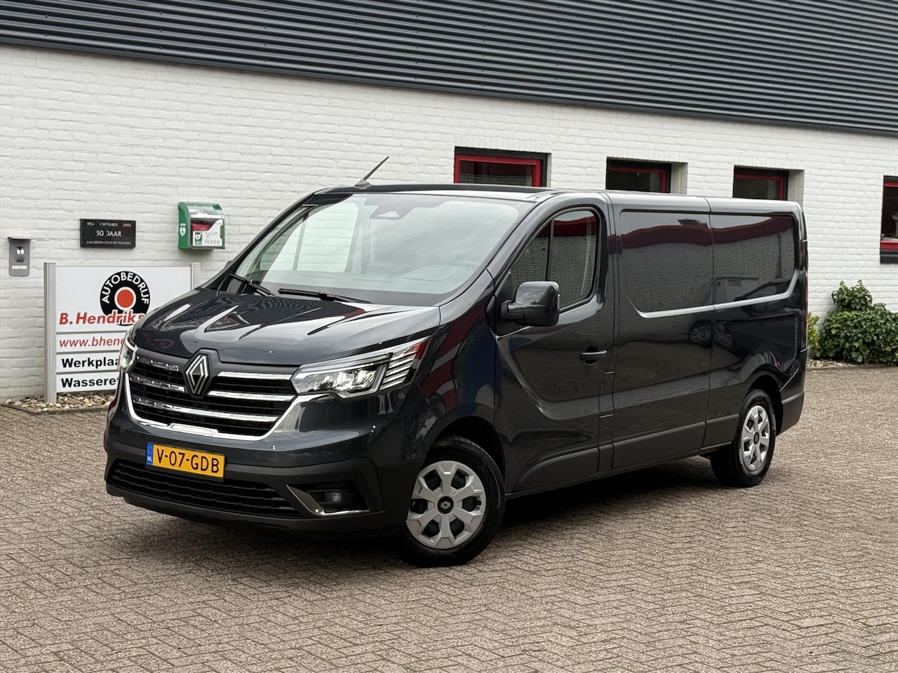 Renault Trafic - GB 2.0 Blue dCi 150pk L2H1 T30 EDC Advance/ 1 Eigenaar/ Origineel NL/ NAP - AutoWereld.nl