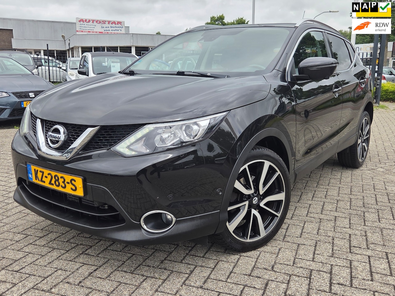 Nissan Qashqai - 1.2 Tekna/PANO/CAMERA/TRKHAK/NAVI - AutoWereld.nl