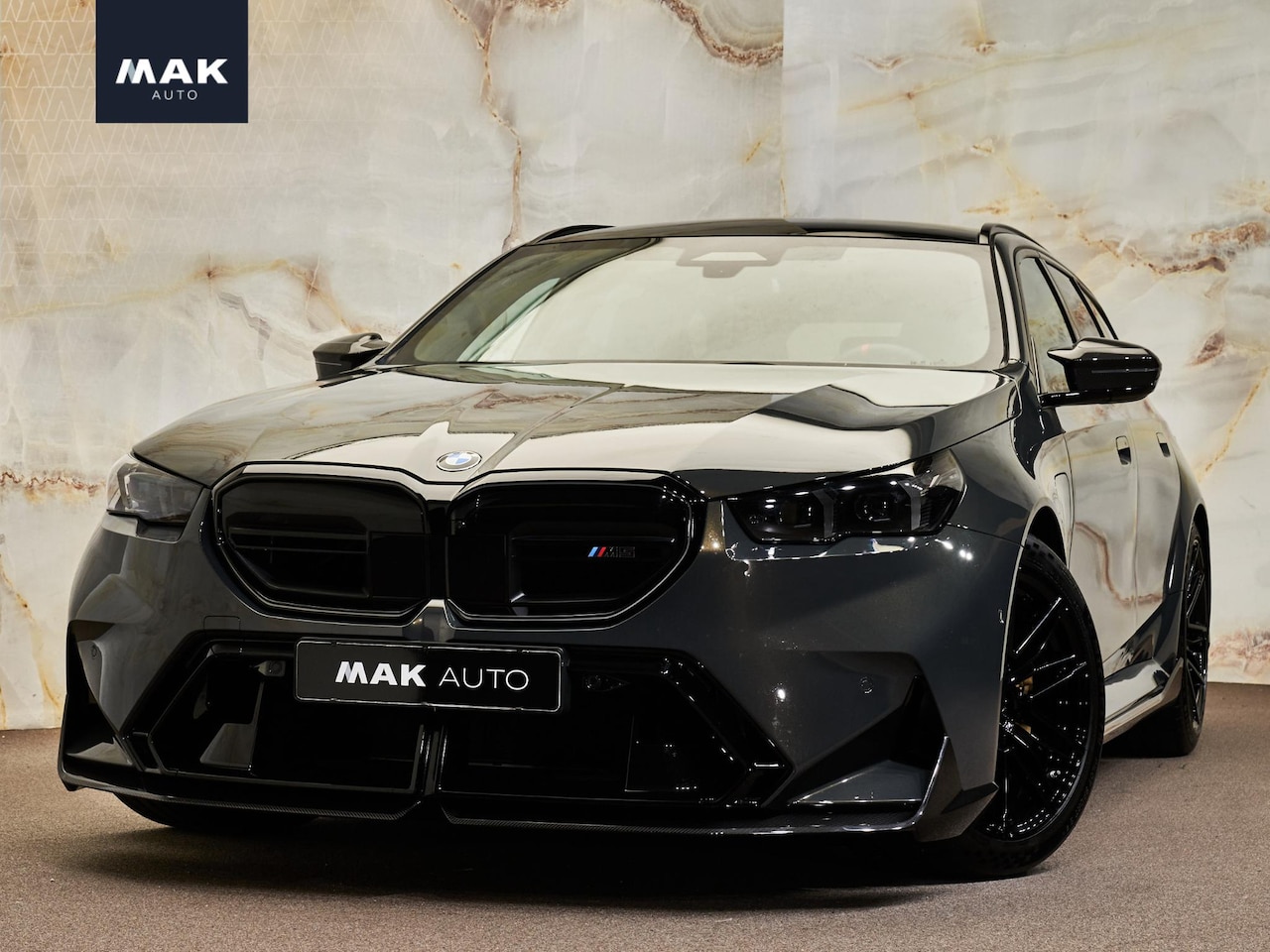 BMW 5-serie Touring - M5 V8 M Hybrid , Akrapovič, M Performance, Sonderlackierung, Ultimate Package, ceramic, pa - AutoWereld.nl