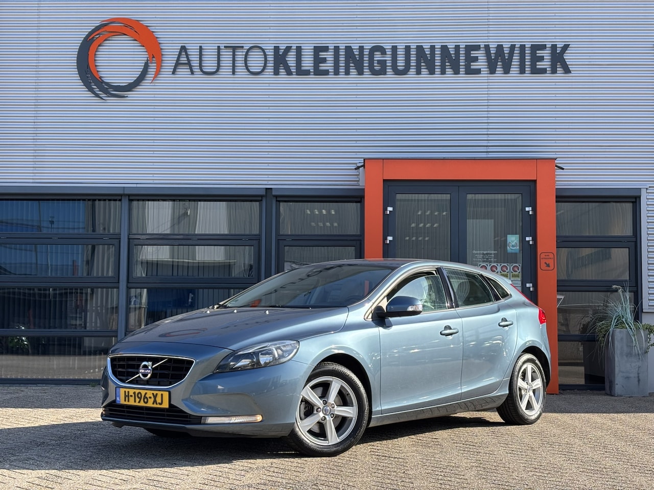 Volvo V40 - 1.6 T3 Kinetic / Trekhaak / Zomer + Winterset / Stoelverwarming / Cruise Control / - AutoWereld.nl