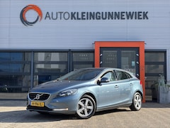 Volvo V40 - 1.6 T3 Kinetic / Trekhaak / Zomer + Winterset / Stoelverwarming / Cruise Control /