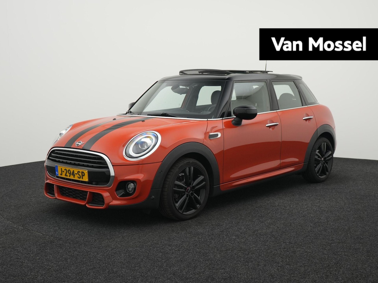 MINI 5-Deurs - 1.5 Cooper Dalston Edition | Apple Carplay/Android Auto | LED koplampen | Panoramadak, ele - AutoWereld.nl