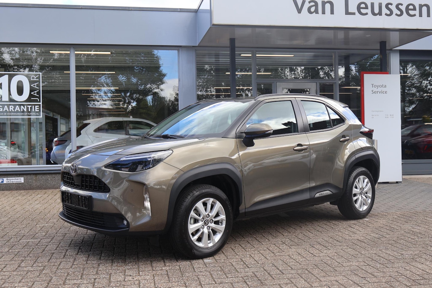 Toyota Yaris Cross - 1.5 HYBRID 115 STOELVERW. DODEHOEK DETECTIE VOORSTOELEN IN HOOGTE VERSTELBAAR LM-VELGEN - AutoWereld.nl