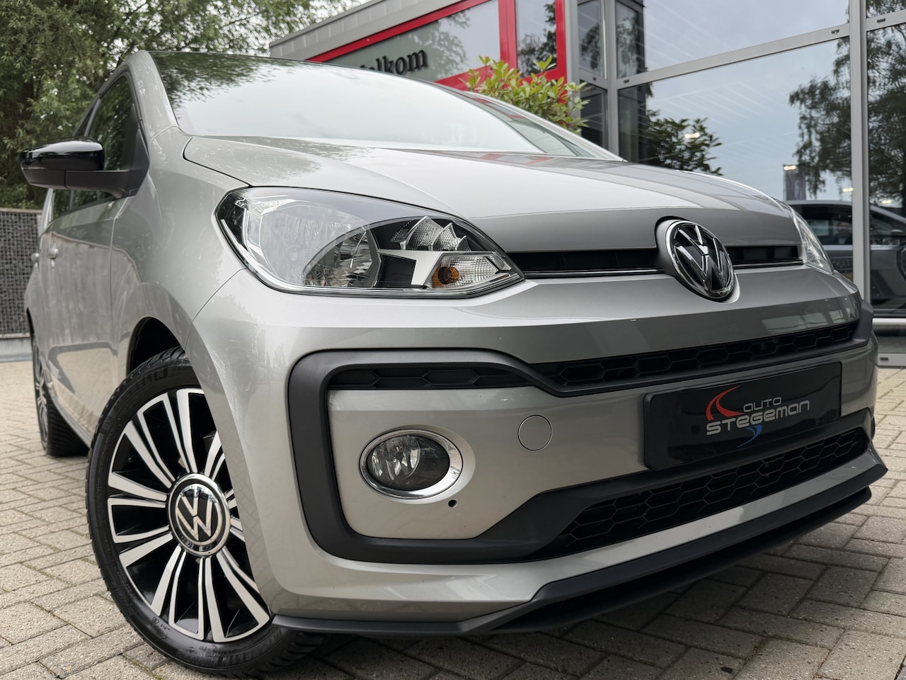 Volkswagen Up! - 1.0 TSI 90PK! *!* HIGH UP *!* NAVI/ CAMERA/ 16 INCH/ CRUISE/ STOELVERWARMING *!* - AutoWereld.nl
