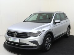 Volkswagen Tiguan - 1.4 TSI eHybrid Life Business | SoH 93% | Trekhaak | Adaptieve cruise control | Achteruitr