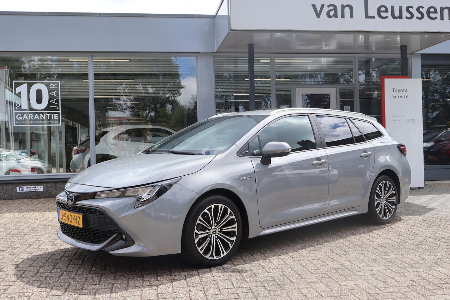 Toyota Corolla Touring Sports - 1.8 HYBRID DYNAMIC KEYLESS STOELVERW. DRAADLOZE TEL. LADER ALL-SEASON APPLE/ANDROID - AutoWereld.nl