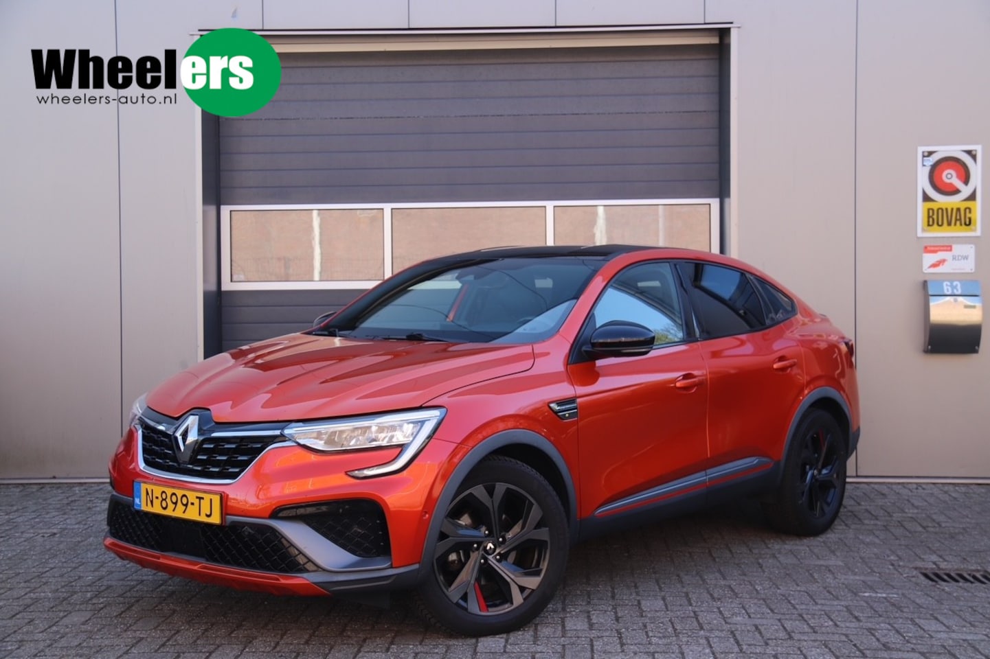 Renault Arkana - 1.6 E-Tech Hybrid 145 R.S. Line Orange Valencia, Stoel & Stuurverwarmd, Camera, Navi - AutoWereld.nl