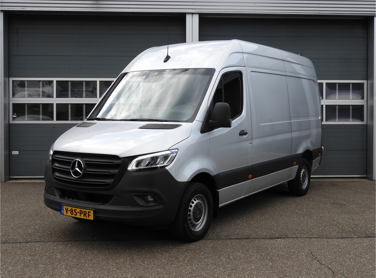 Mercedes-Benz Sprinter - 317 1.9 CDI L2H2 RWD AUT | 3.5t TREKHAAK | LED | CRUISE | CAMERA | MBUX - AutoWereld.nl