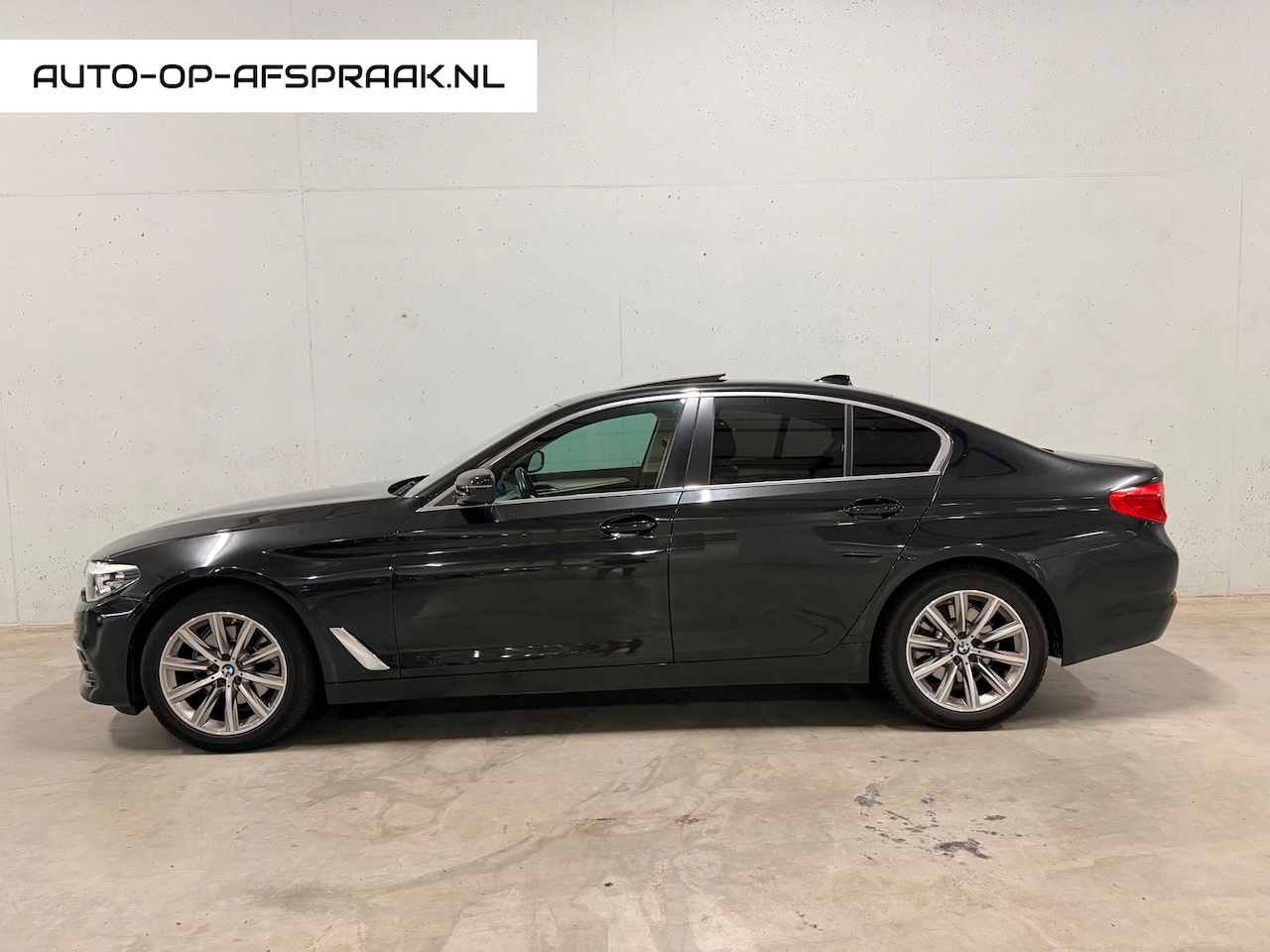 BMW 5-serie - 520i Pano Dak Navi Leer Clima Cruise PDC - AutoWereld.nl