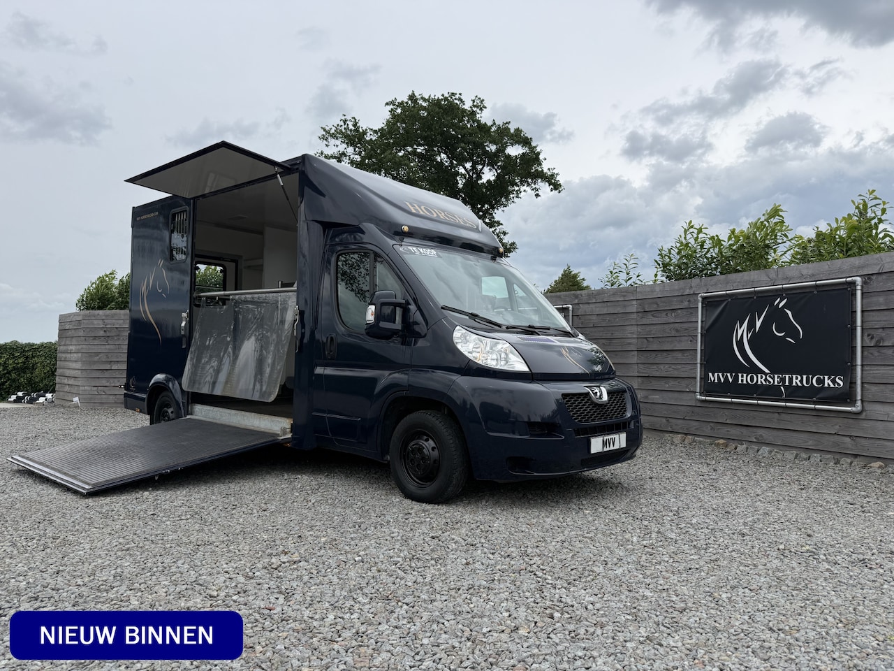 Peugeot Boxer - | HORSETRUCK | TVW | CLASSIC 3XL | 2013 | 150PK | OPBOUW 2022 | 3-SEAT | 195.005KM | EURO - AutoWereld.nl