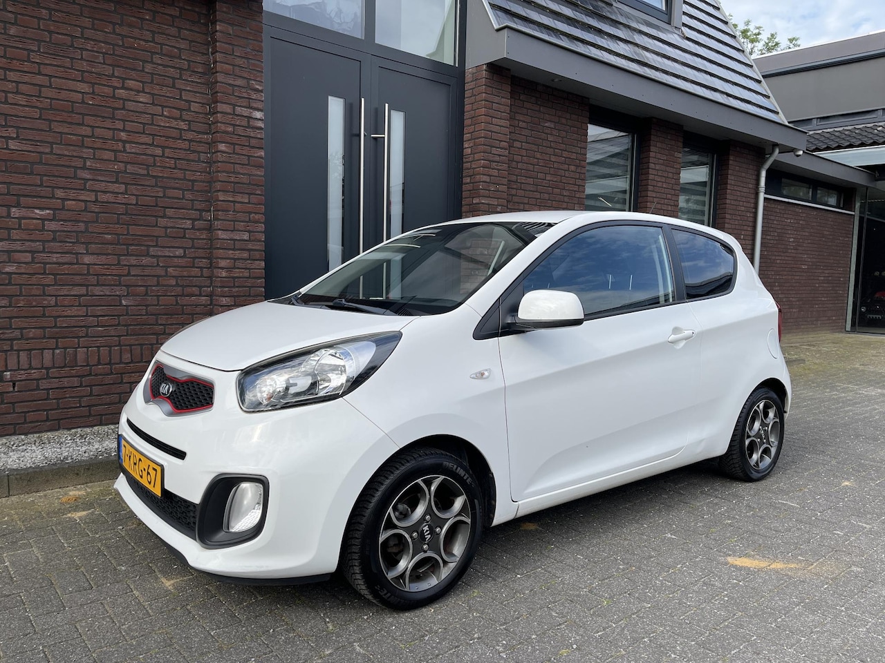 Kia Picanto - 1.0 CVVT Comfort Pack AIRCO | LICHTMETALEN VELGEN | NAV | ELEC RAMEN | NIEUWE APK!!! - AutoWereld.nl
